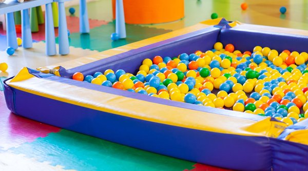 Ma première piscine à balle : un univers de jeu sensoriel